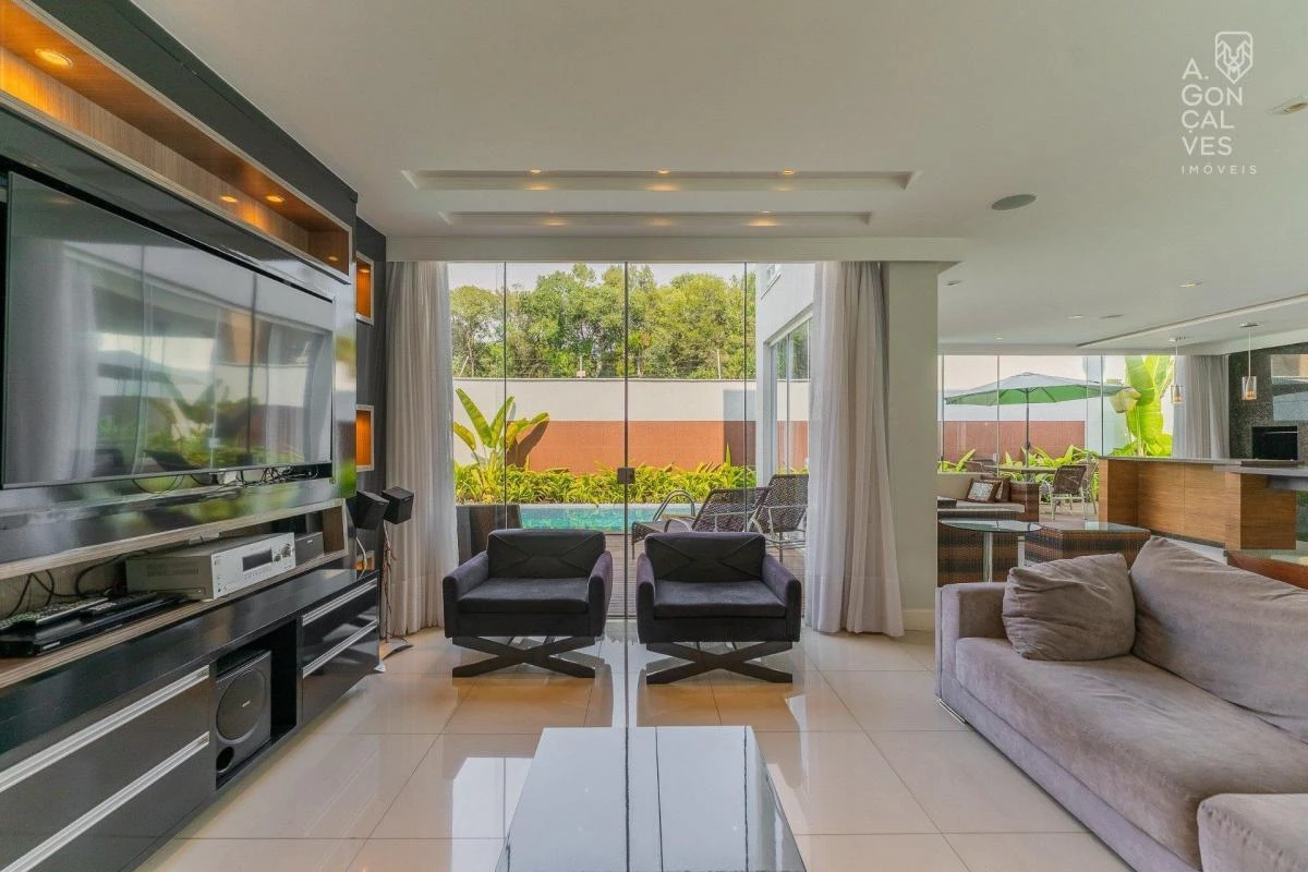 Furnished house with 3 en-suite bedrooms and balconies — photo 11