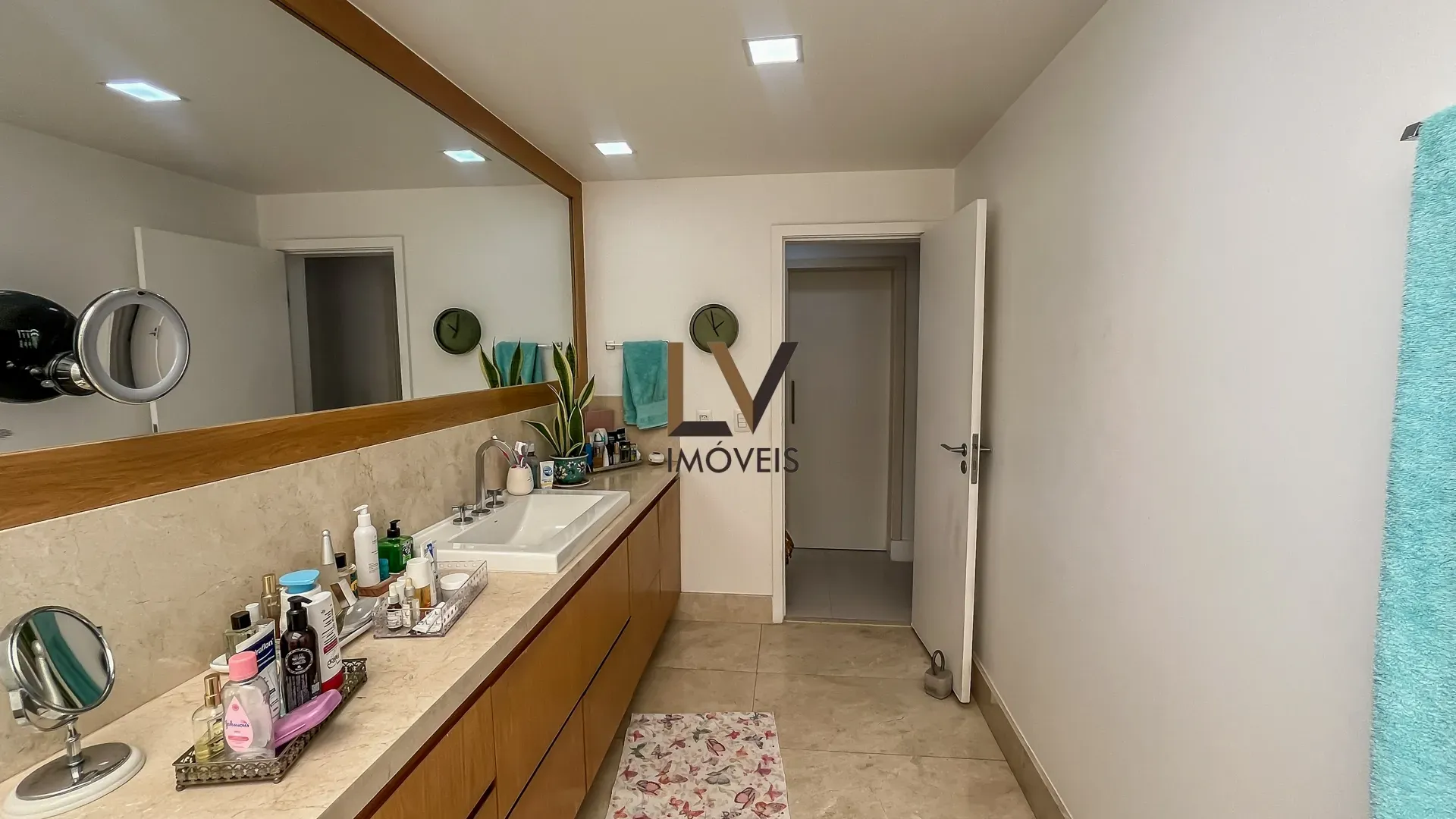 Furnished house with open-plan kitchen, 4 bedrooms and 5 baths — photo 42