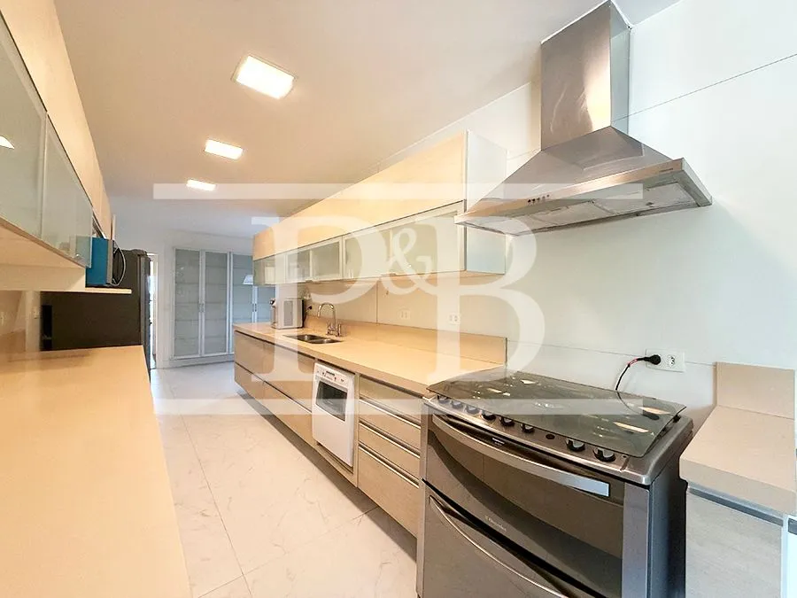 Furnished apartment, 230 m², with a bathtub — photo 10