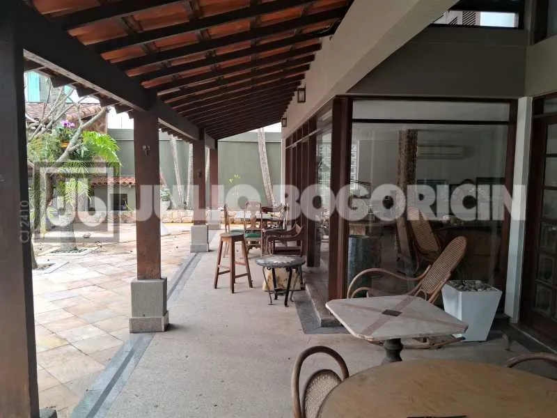 Residential house with 3 bedrooms and 4 bathrooms — photo 14