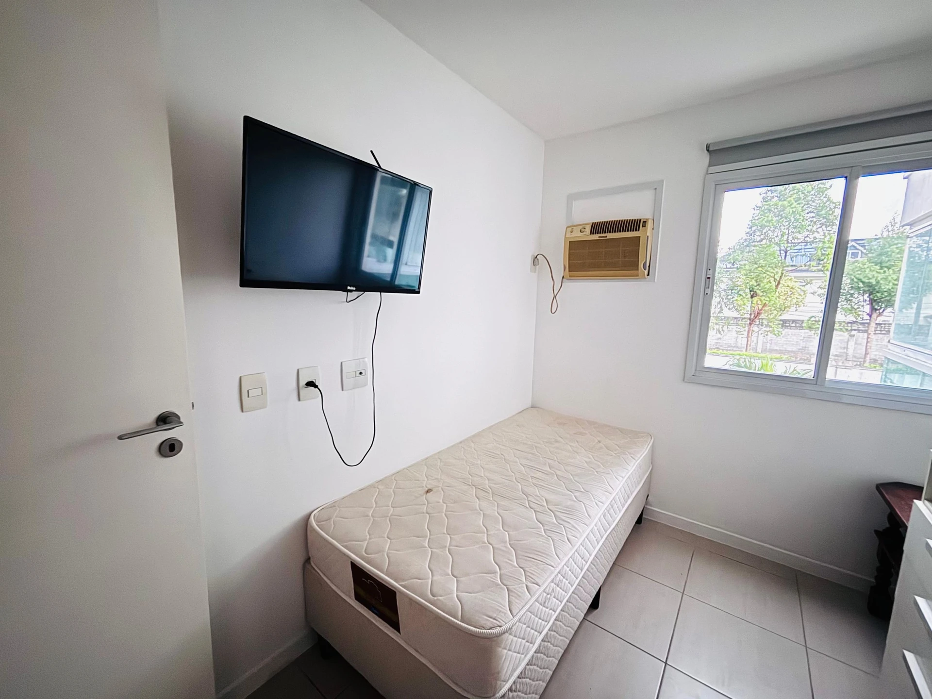 Furnished 2-bedroom apartment with separate kitchen — photo 22