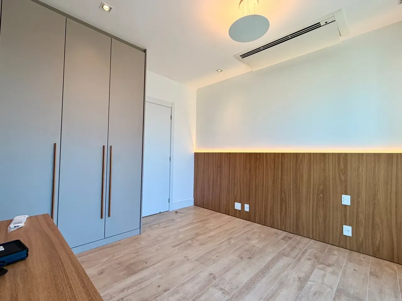 266 m² apartment with 3 bedrooms and an open kitchen — photo 20