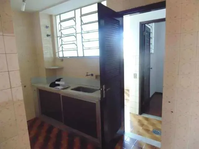 Apartment with a closed-off kitchen and 3 bedrooms — photo 10