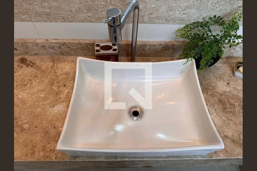 Casa em condomínio com 6 quartos e 6 banheiros — photo 48