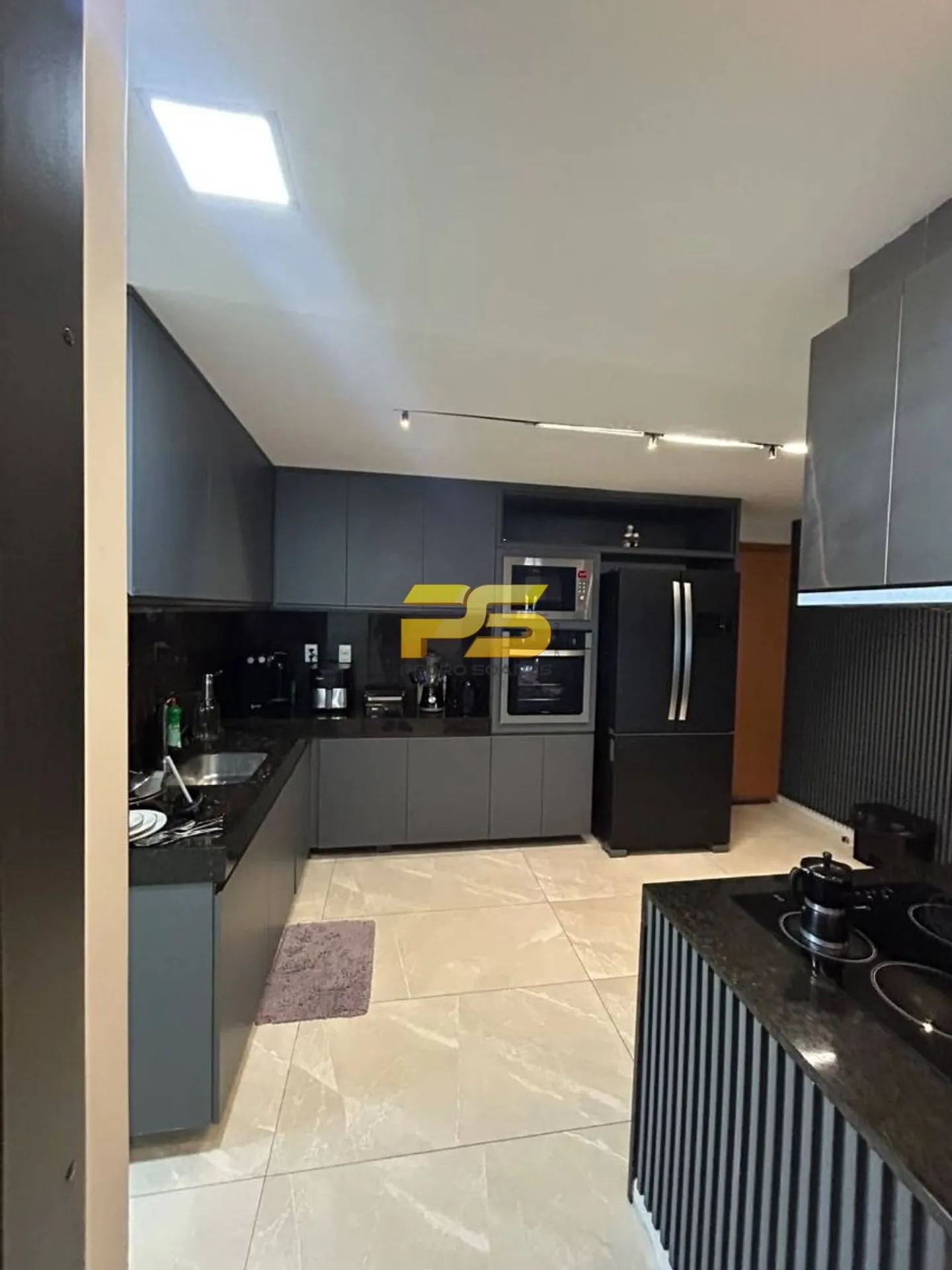 3-bedroom apartment with a water view — photo 13