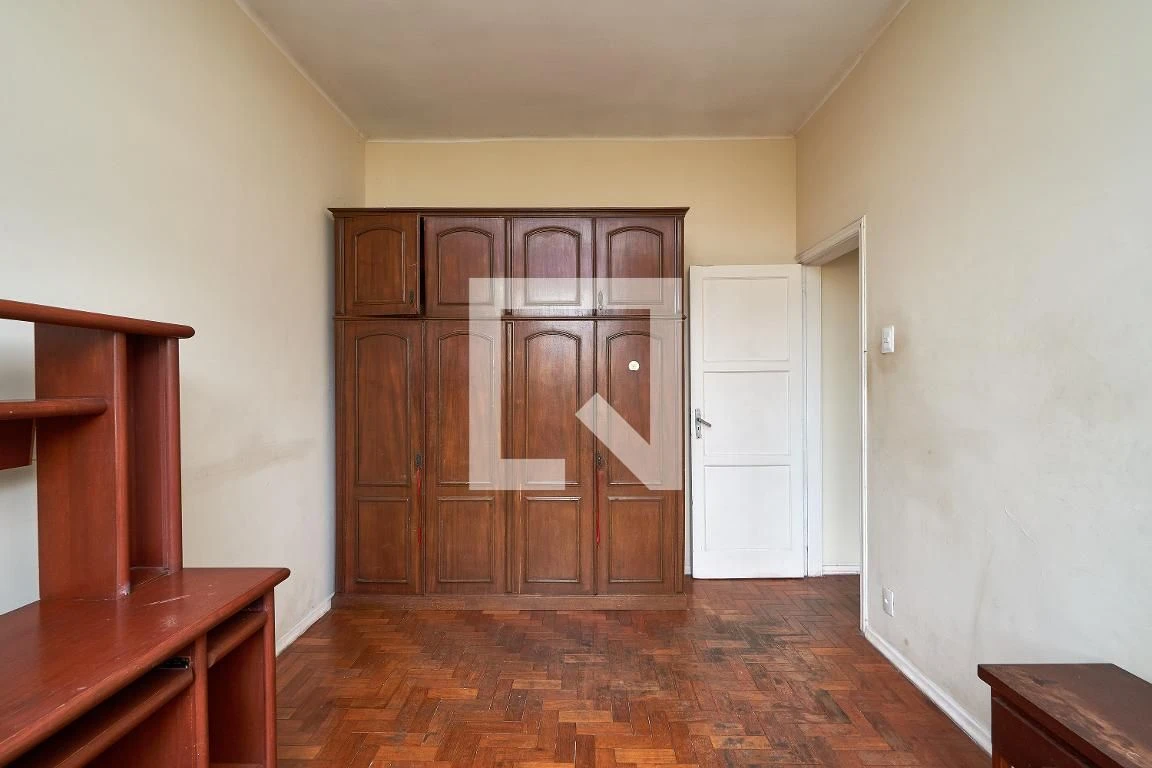 2-bedroom apartment with a bathtub — photo 11