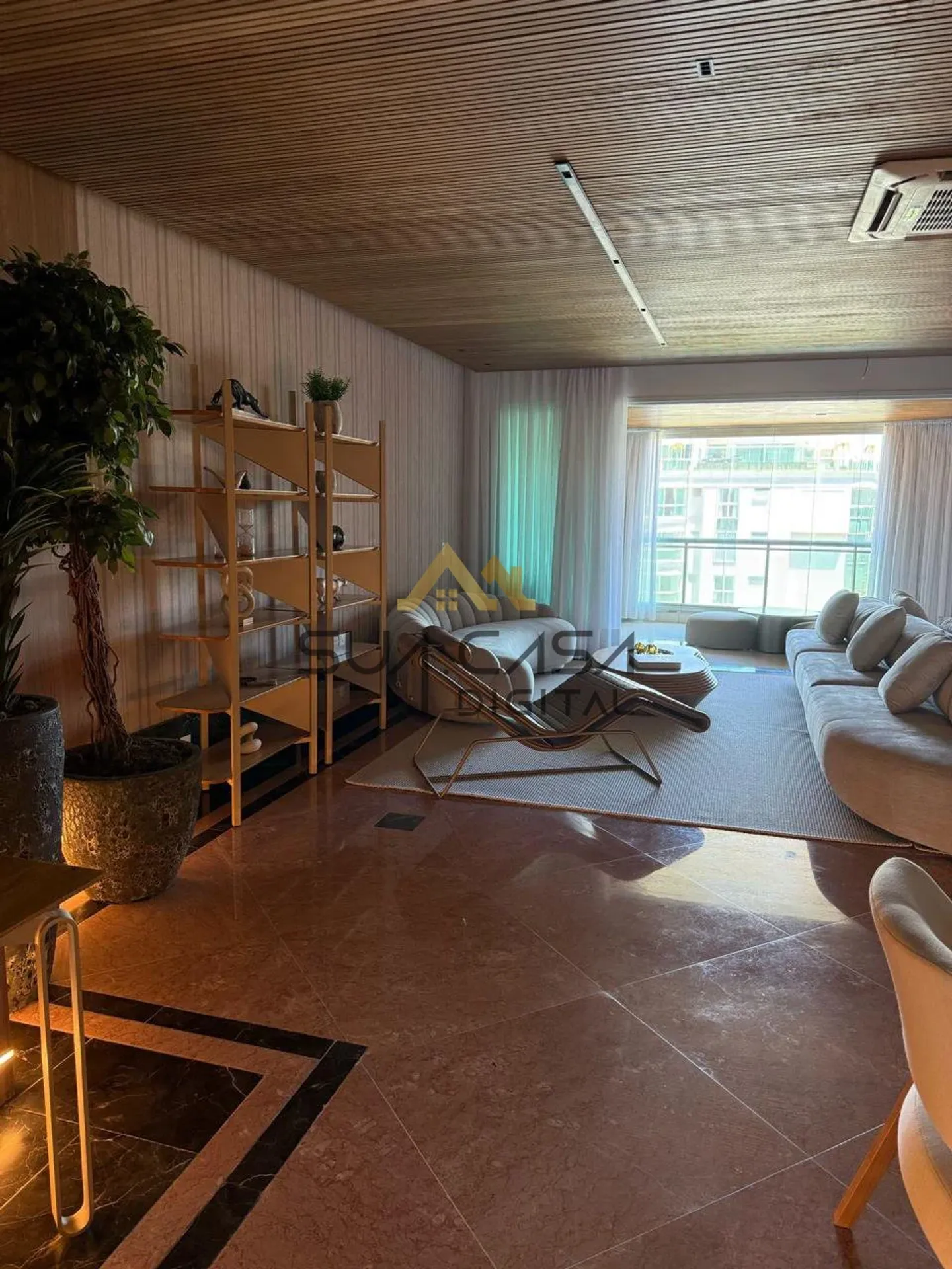 4-bedroom apartment with a water view — photo 2