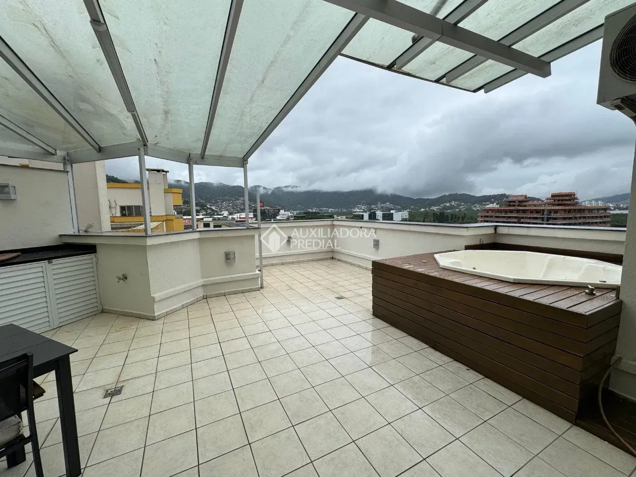 3-bedroom duplex with balcony and built-in grill