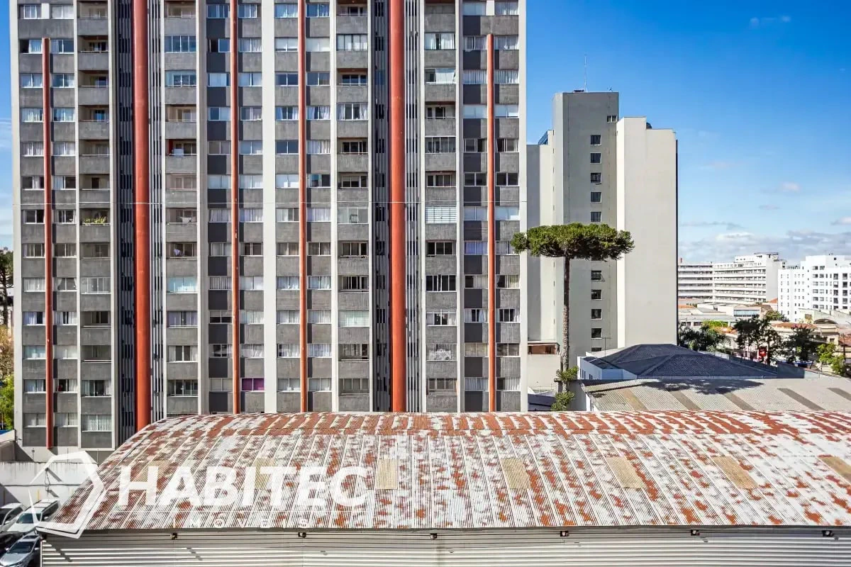 Квартира з 2 спальнями та дерев'яною підлогою або ламінатом — photo 17