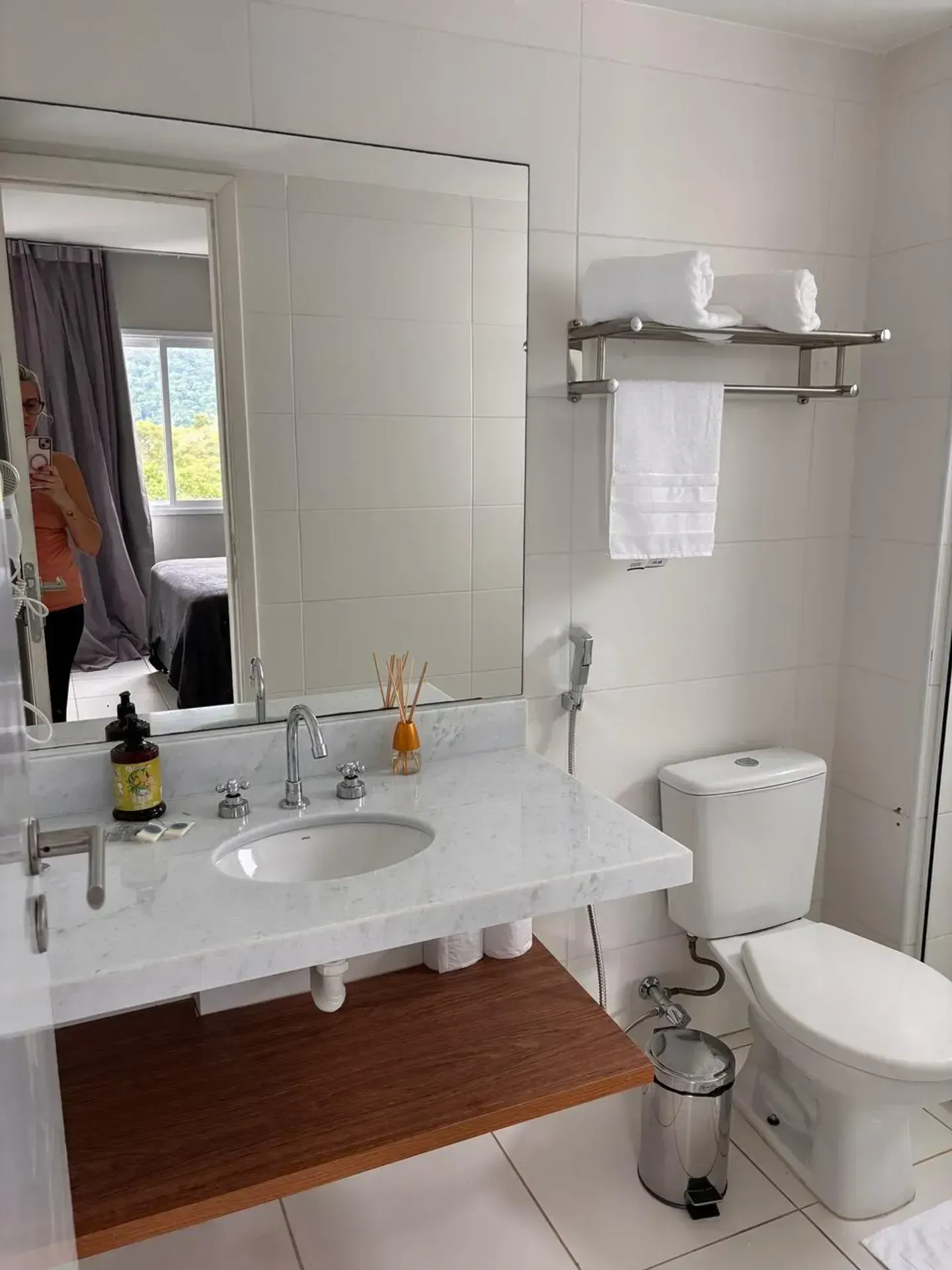 Apartamento com 2 quartos e varanda fechada de vidro — photo 19