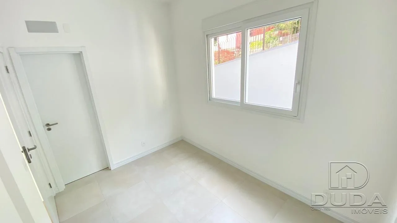 Balcony with a grill in a 2-bedroom apartment, 65 m² — photo 15