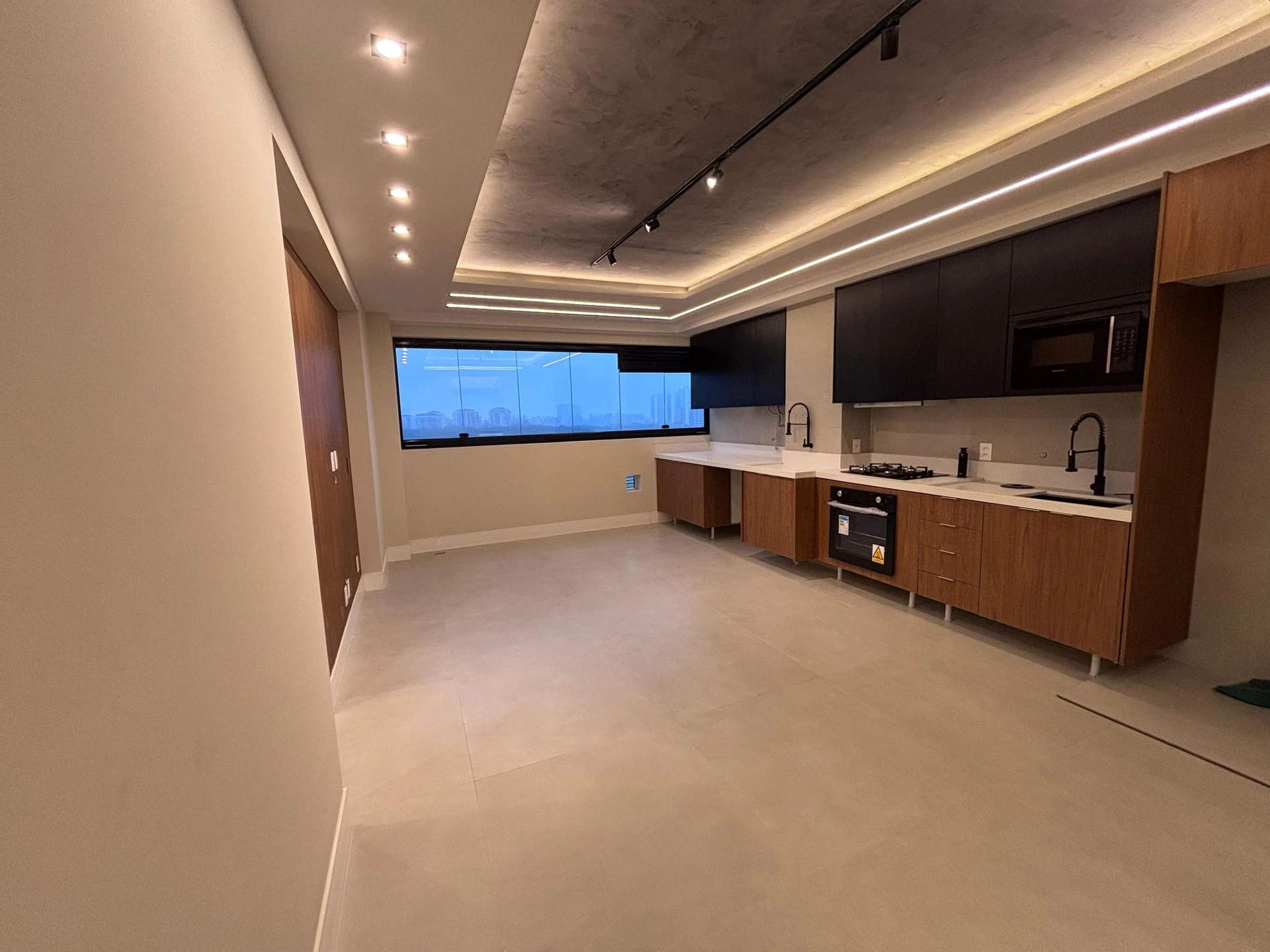 3-bedroom apartment with open-plan kitchen — photo 3