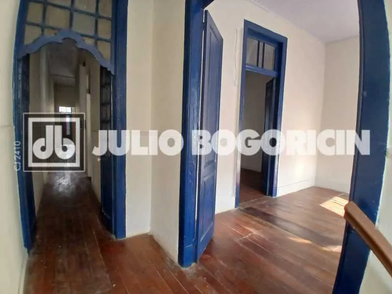 Unfurnished apartment with 6 bedrooms and 3 bathrooms — photo 8