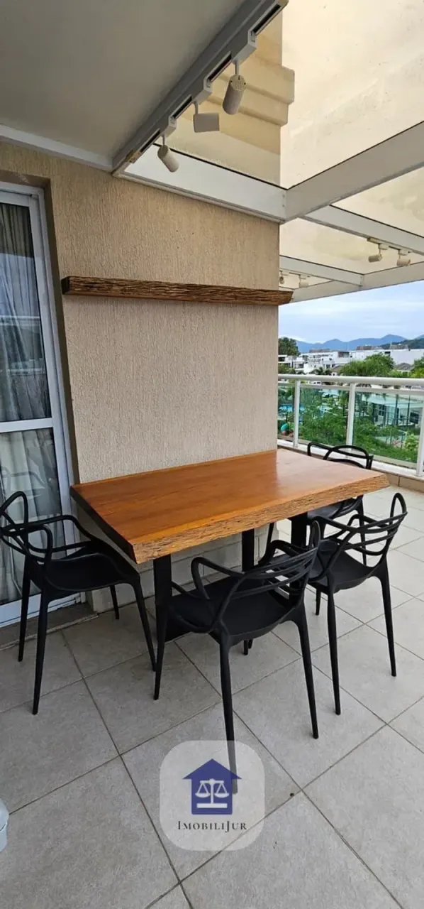 Unfurnished 4-bedroom cover with a gas stove kitchen — photo 12