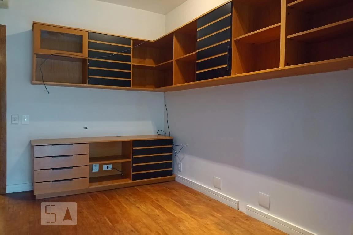 Apartamento de 4 quartos com janelas do piso ao teto — photo 59