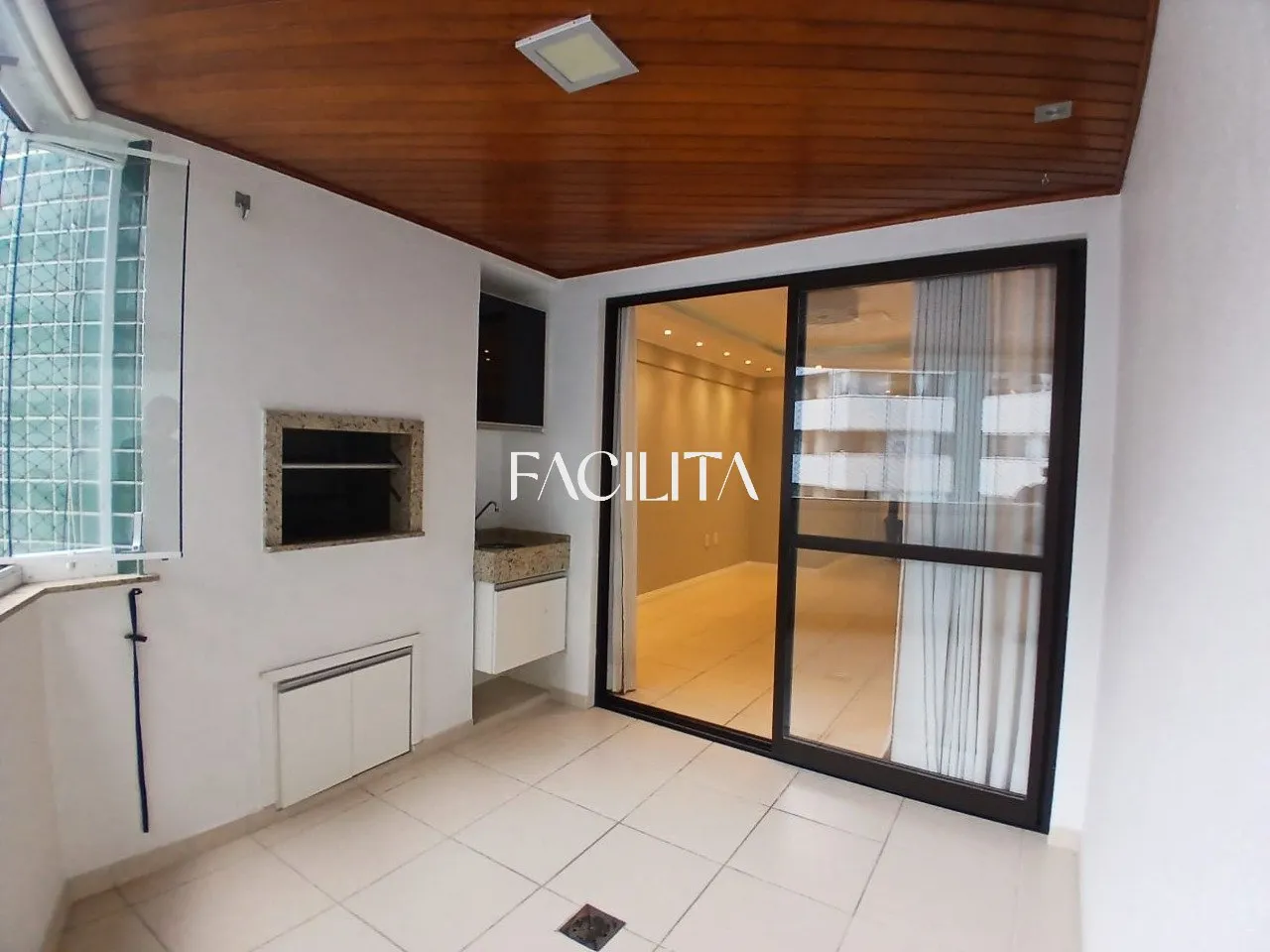 Apartamento de 3 dormitorios con baño en suite y balcón — photo 28
