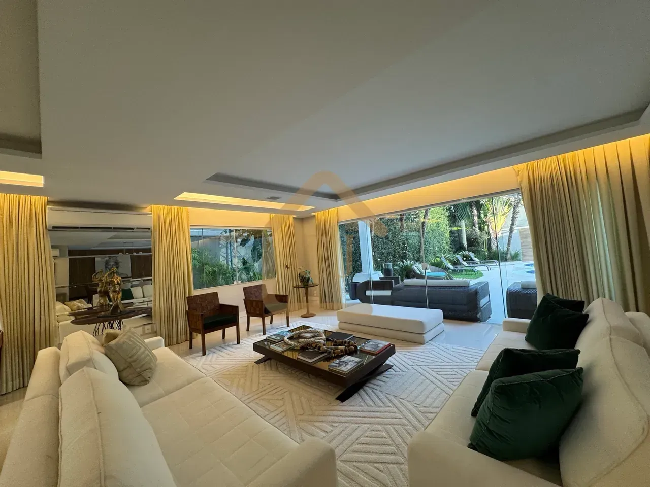 Furnished triplex house with 5 bedrooms and 5 bathrooms — photo 2