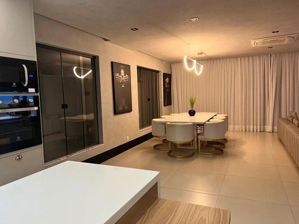 600 m² house with 4 en-suite bedrooms and 3 parking spots — photo 11