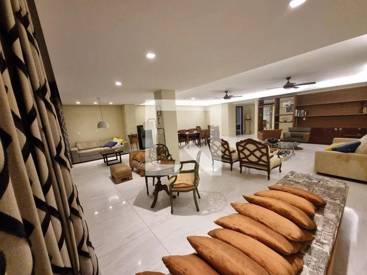 Washing machine in a 3-bedroom apartment, 300 m² — photo 31