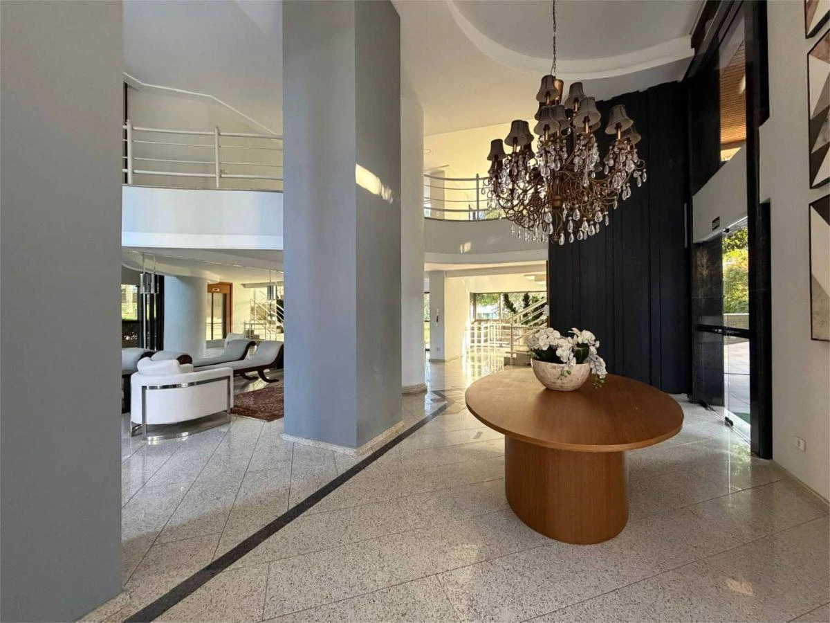 4-bedroom apartment with 3 parking spaces and balcony