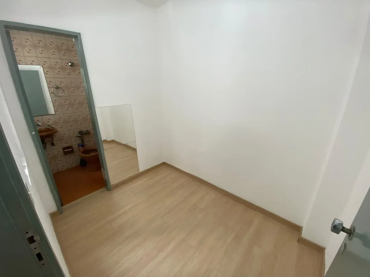 Apartment on the 7th floor with a glass-enclosed balcony — photo 8