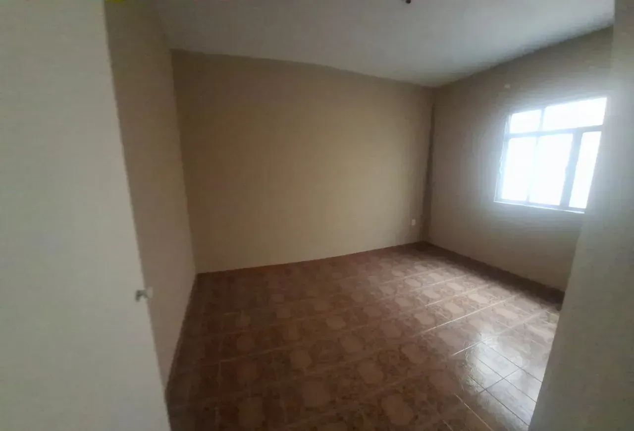 Apartamento sem mobília com 2 quartos e piso de cerâmica — photo 5