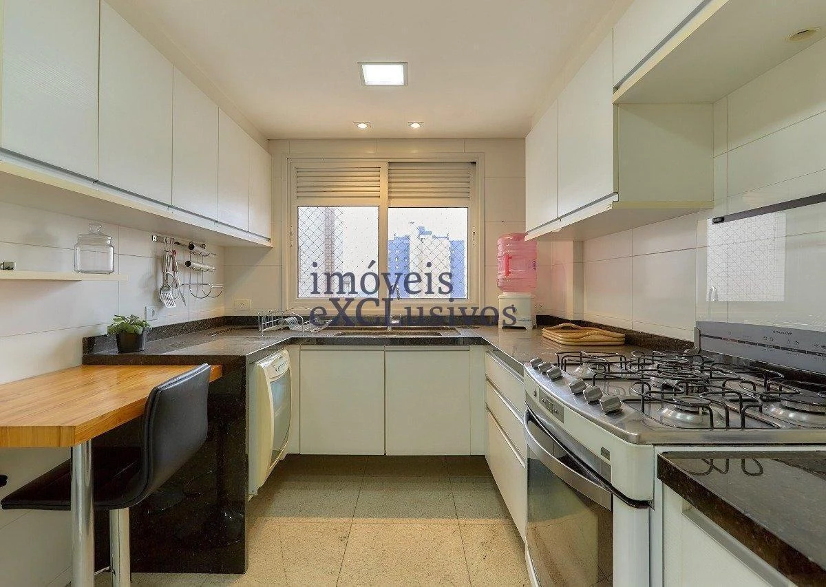 Furnished 240 m² apartment with 3 en-suites — photo 23