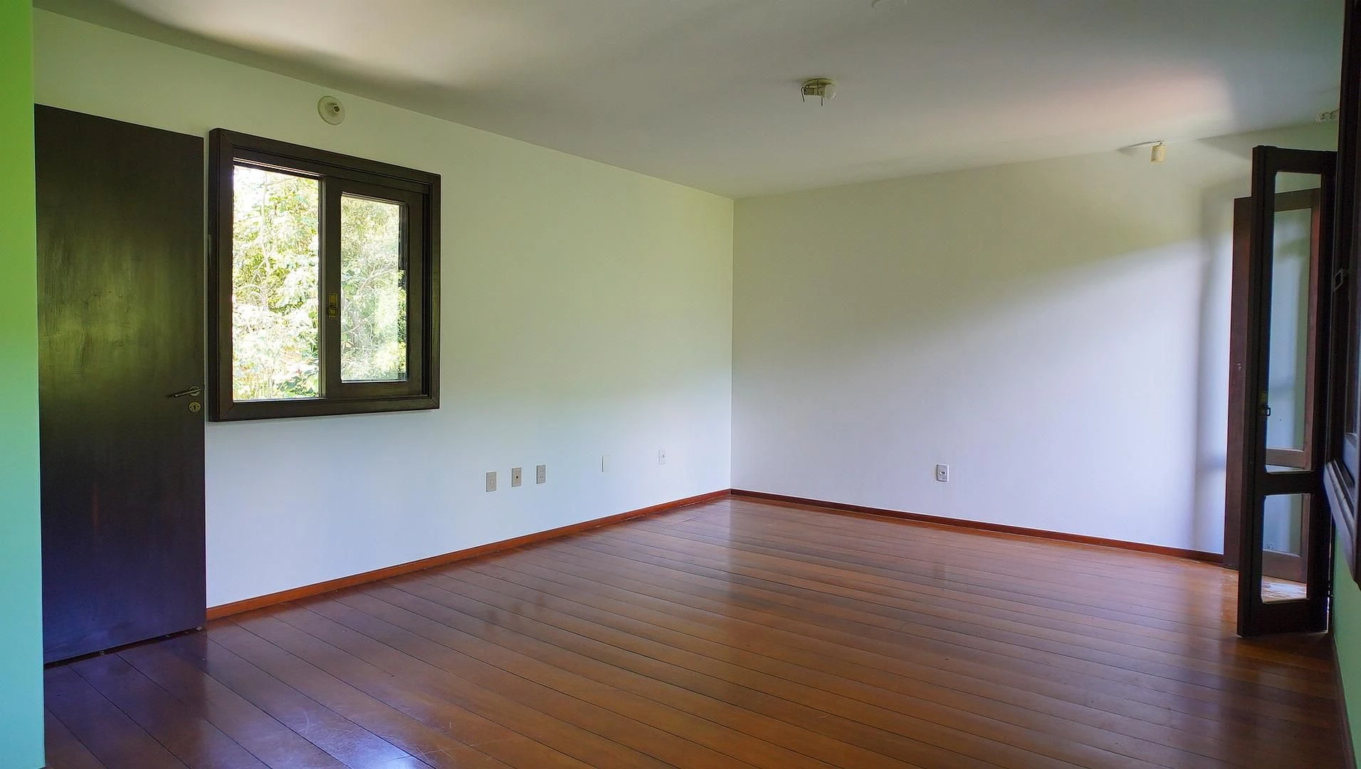 Панорамні вікна та 4 спальні: будинок 735 м² — photo 47