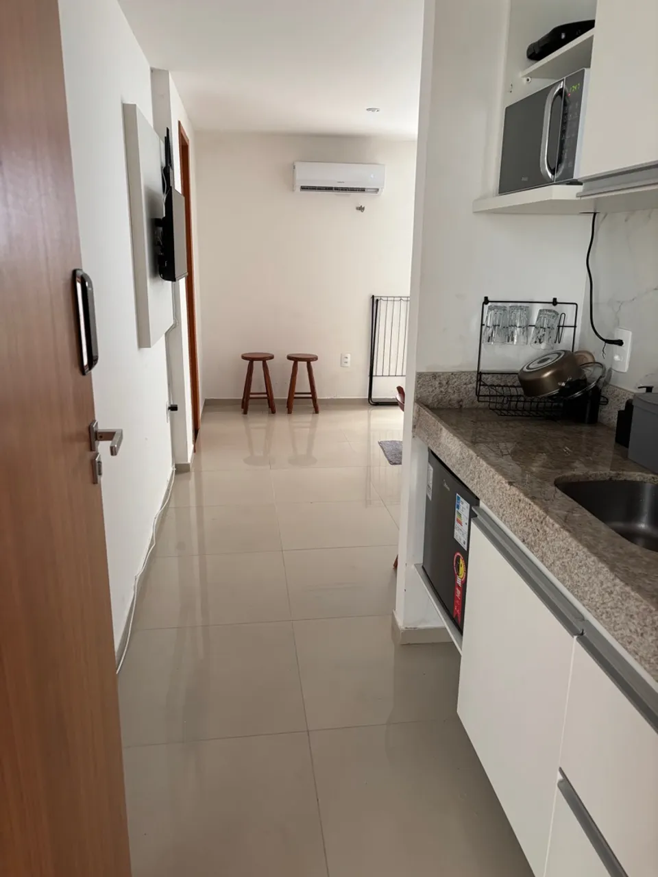 Furnished 1-bedroom apartment with a gas open kitchen — photo 6