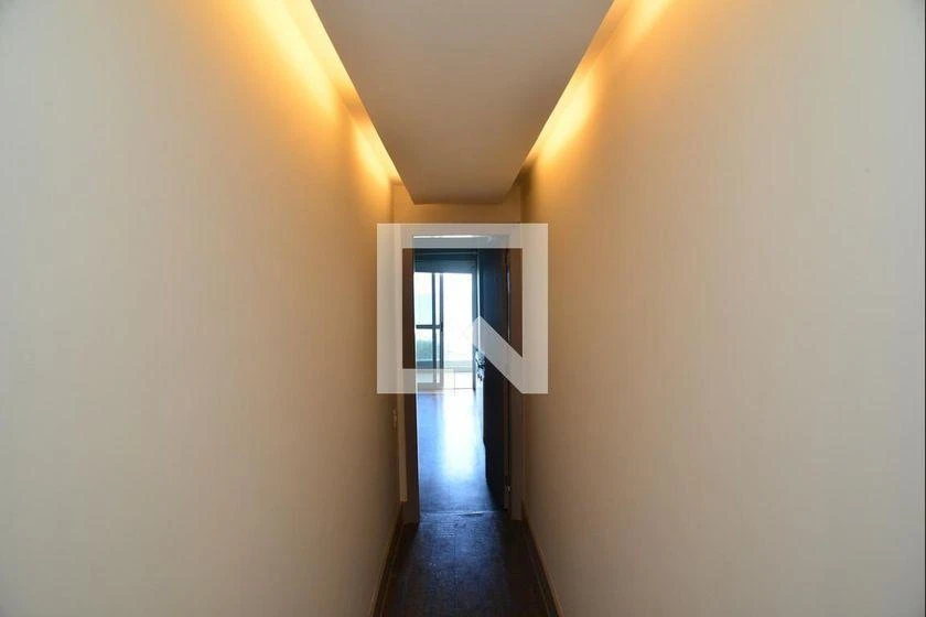 3-bedroom apartment with a walk-in closet — photo 31