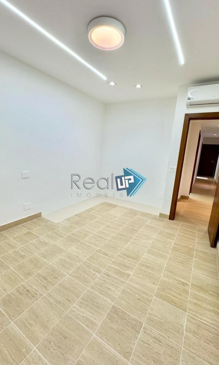 Квартира 212 м²: 3 спальни и 3 ванные комнаты — photo 18