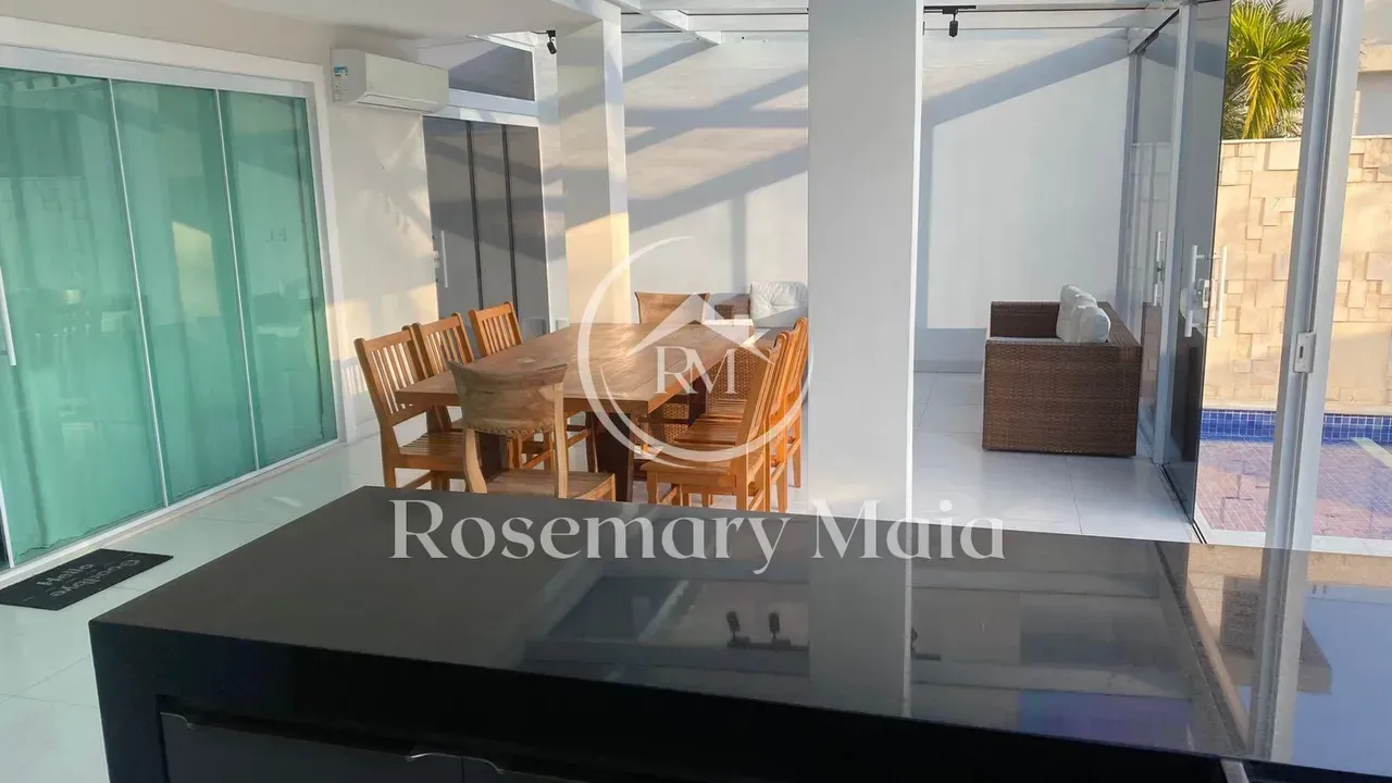 Furnished house with 4 bedrooms and 360 m² — photo 46