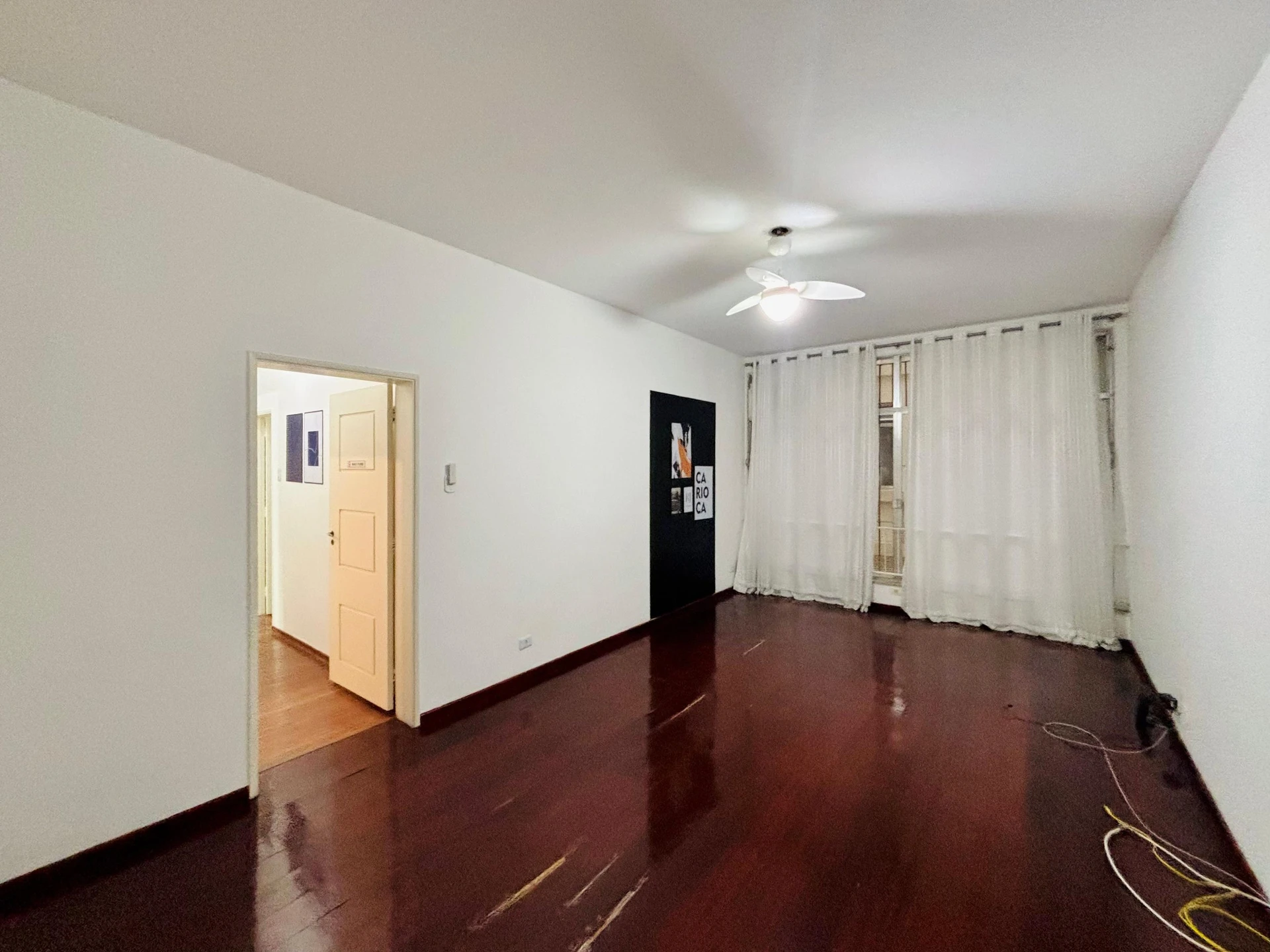 Wood or laminate floors in a 3-bedroom apartment, 110 m² — photo 7
