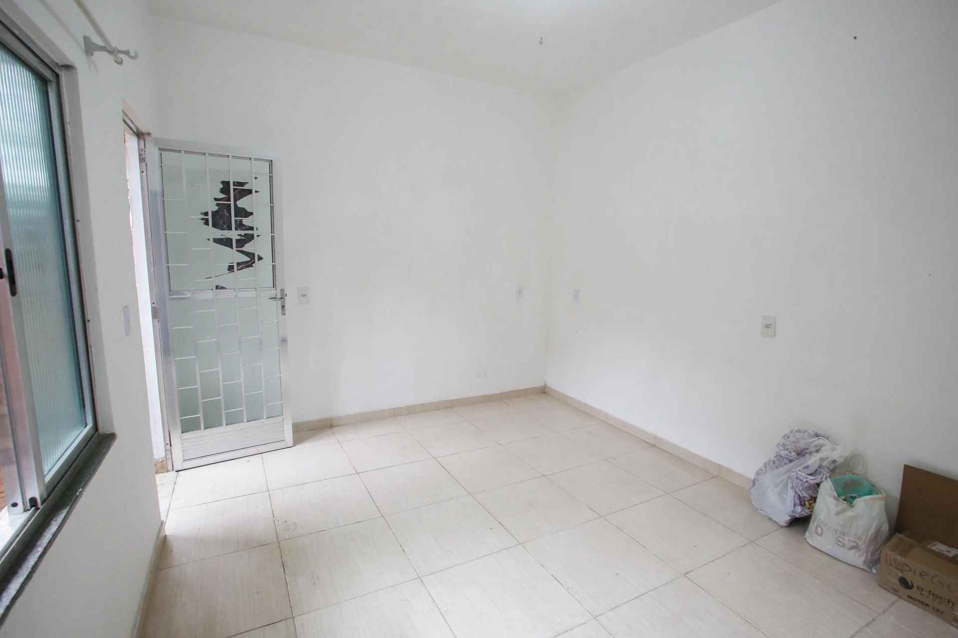 Unfurnished studio with 1 bedroom and 1 bathroom — photo 5