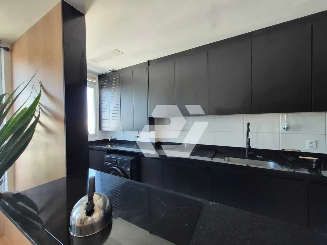 Furnished 4-bedroom apartment with building pool — photo 15