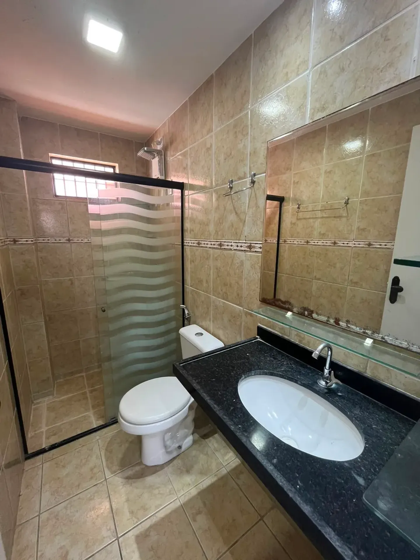 Furnished apartment with 3 bedrooms and an en-suite — photo 12