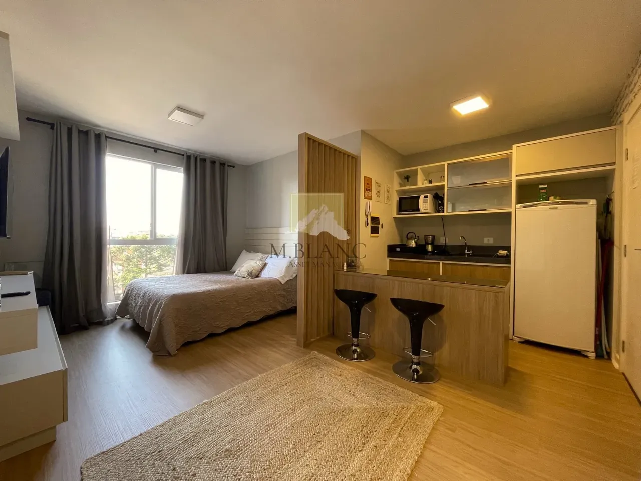 35 m² apartment with a home office and a washing machine
