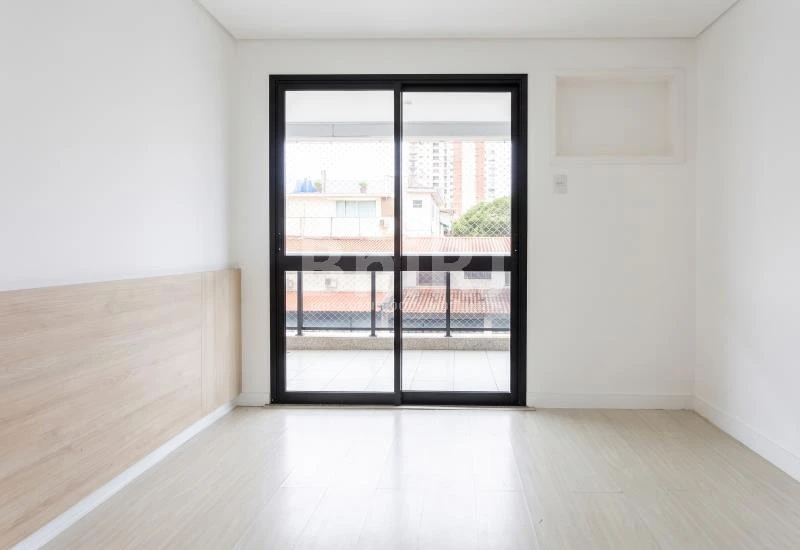 3-bedroom apartment in a building with a pool — photo 37