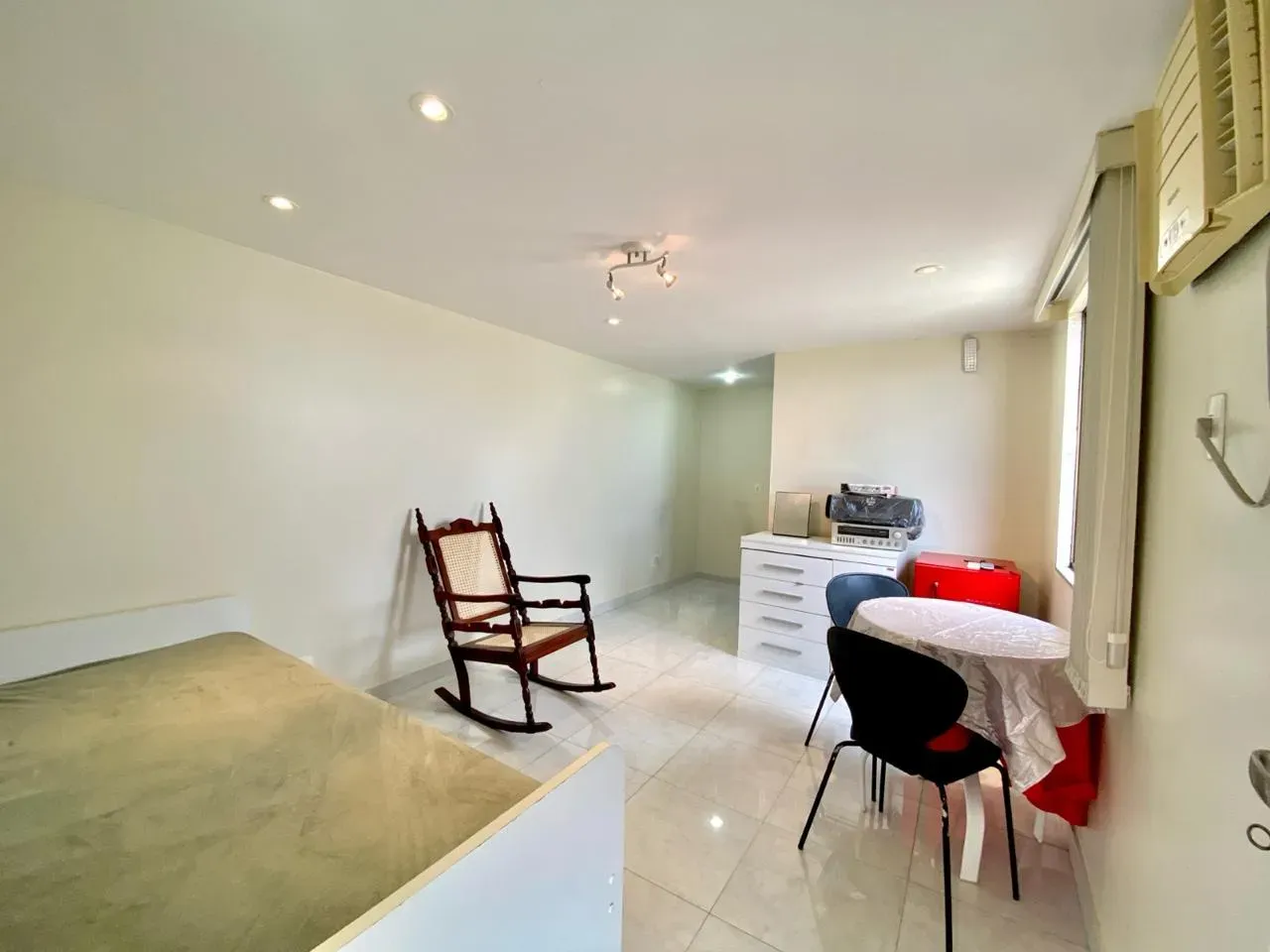 Furnished 369 m² apartment with a closed kitchen — photo 11