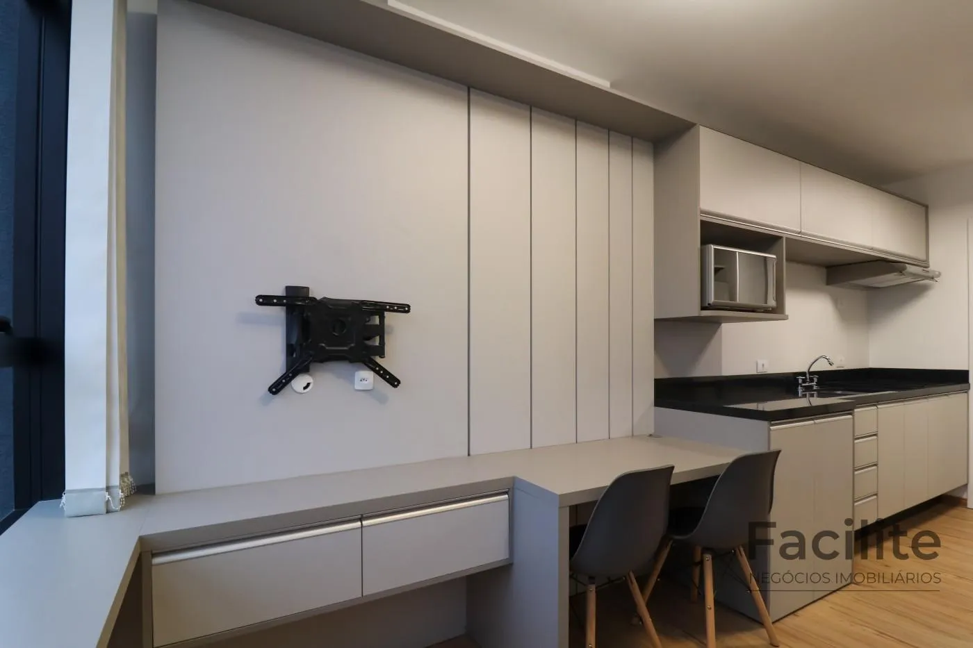 Apartment on the 19th floor with a home office — photo 31