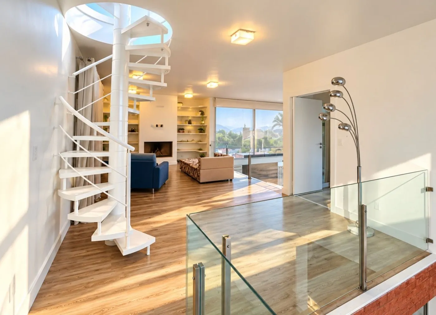 4-bedroom house with a water view — photo 3