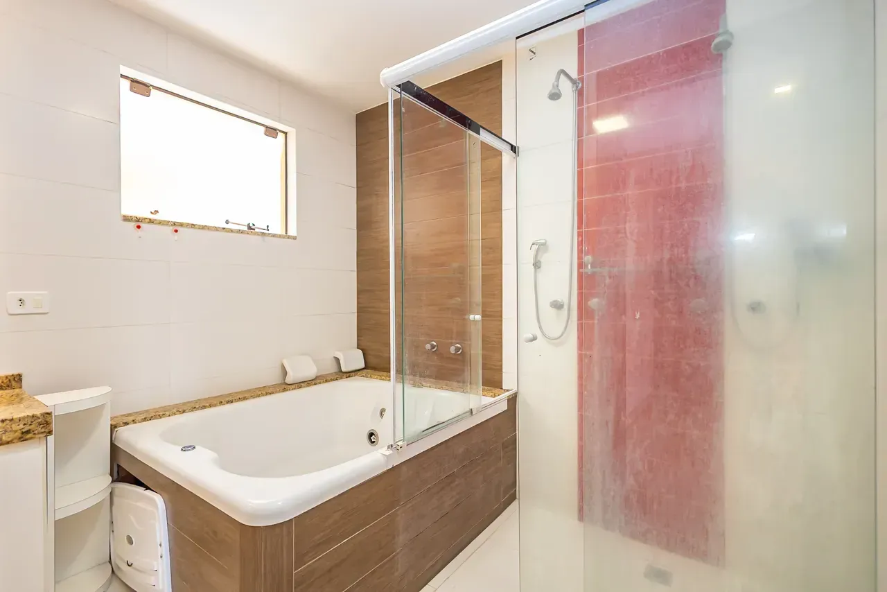 Furnished house with 5 bedrooms and 470 m² — photo 16