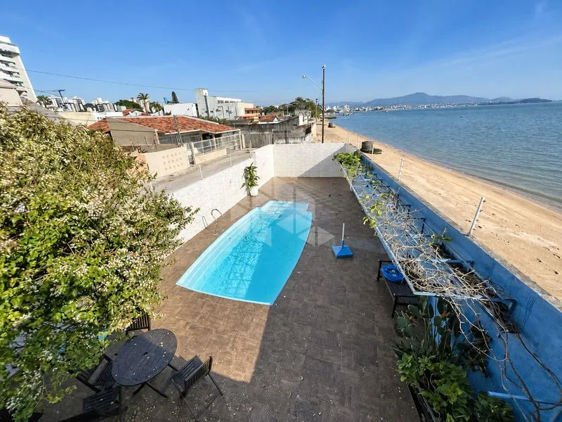 Furnished house, 350 m², with a water view — photo 12