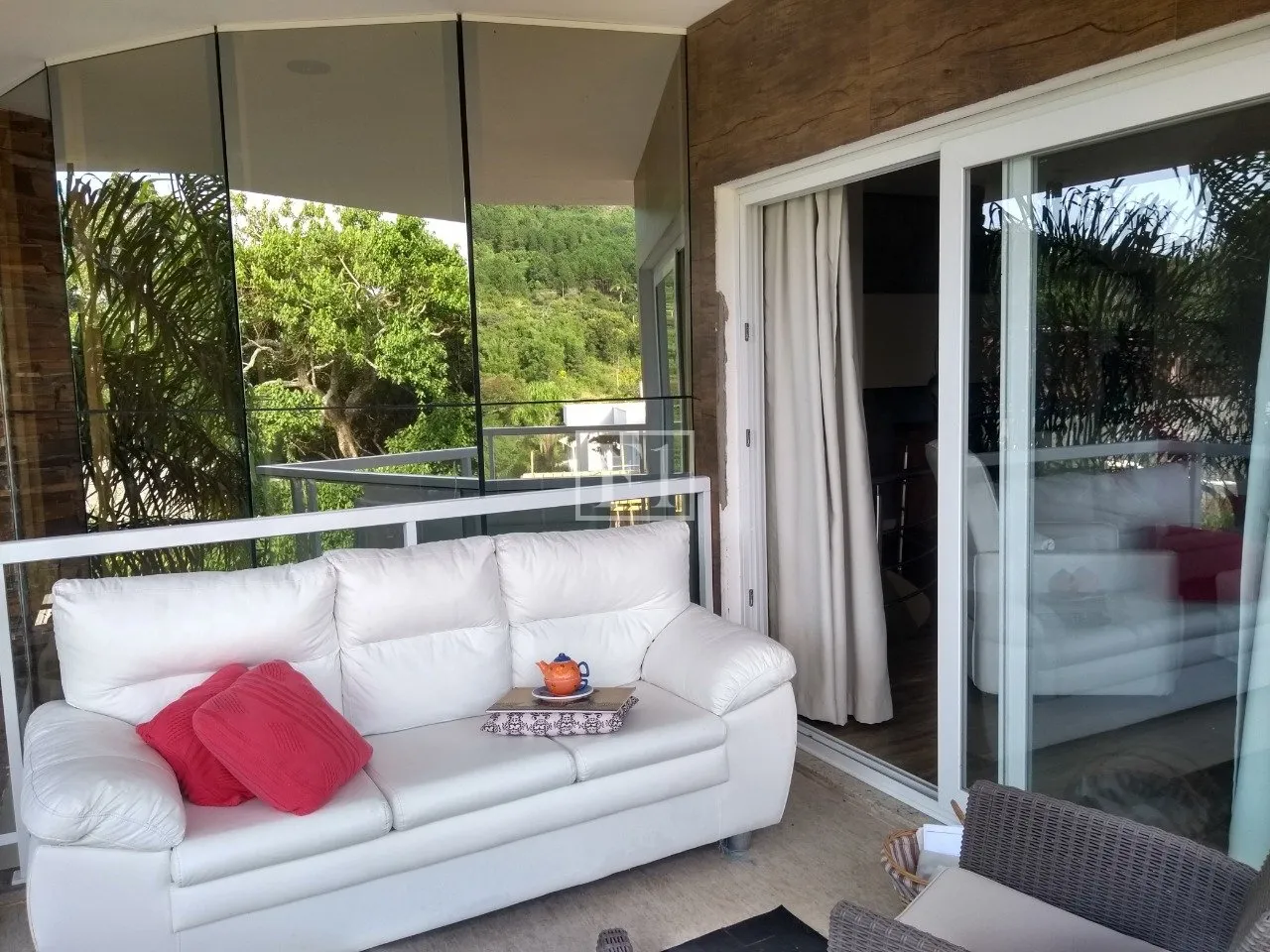 Furnished house, 450 m², with floor-to-ceiling windows — photo 60