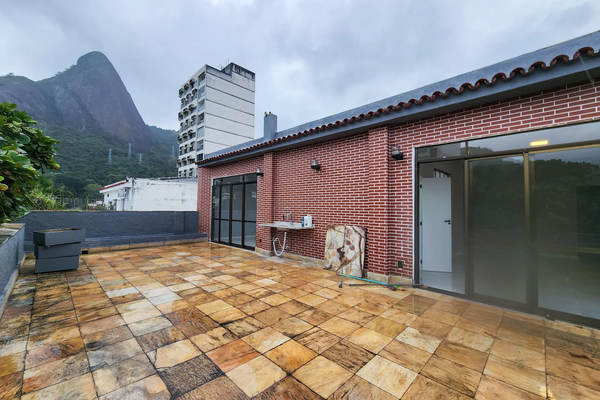 5-bedroom apartment with a mountain view in Rio de Janeiro — photo 50