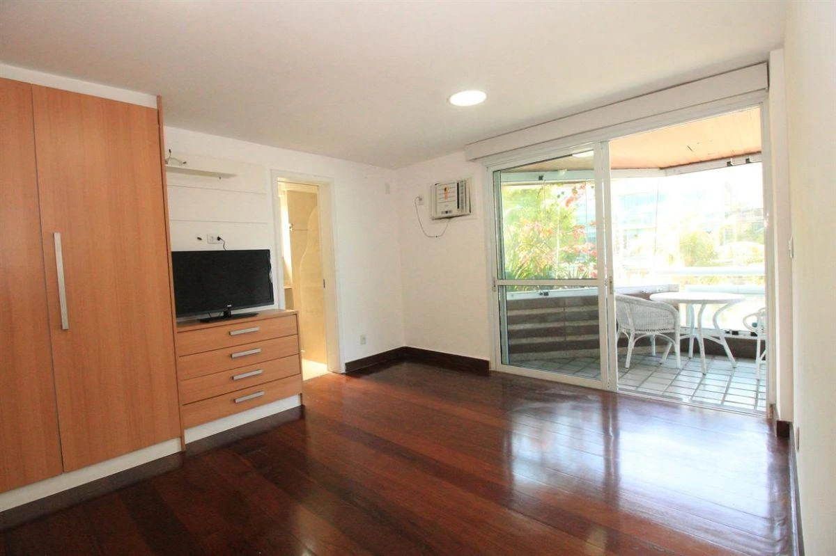 Furnished 4-bedroom apartment with 2 en-suites and 274 m² — photo 9