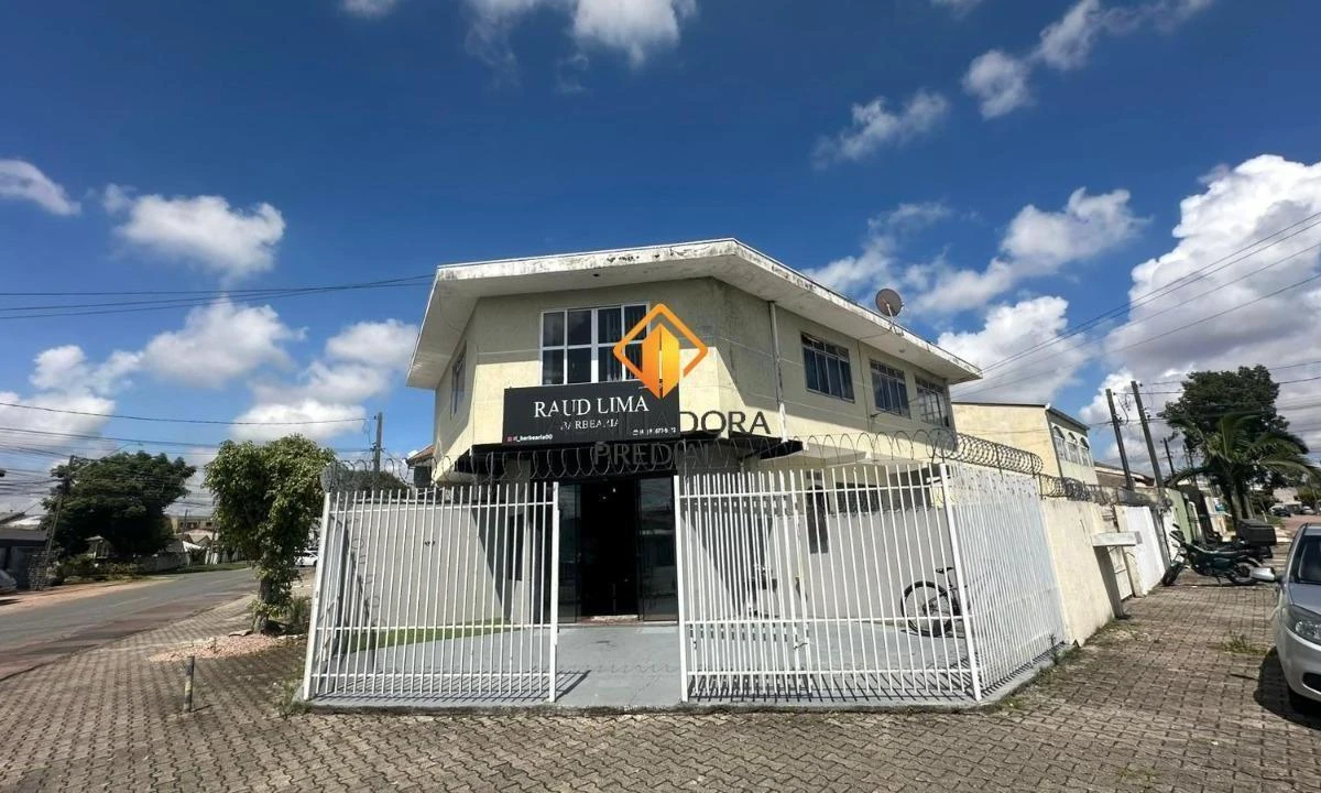 Balcony with a grill in a 4-bedroom house, 190 m² — photo 4