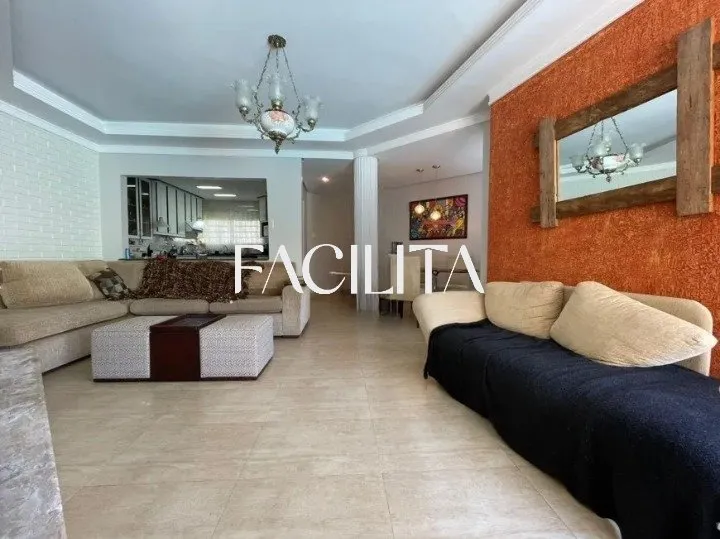 Furnished 238 m² house with 5 bedrooms and 5 bathrooms