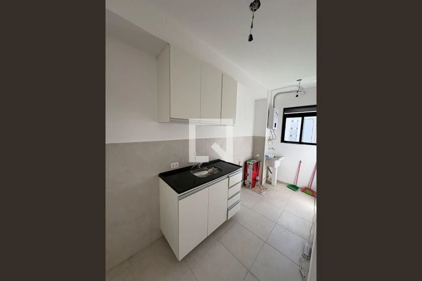 Apartment, 42 m², with wood or laminate floors — photo 2