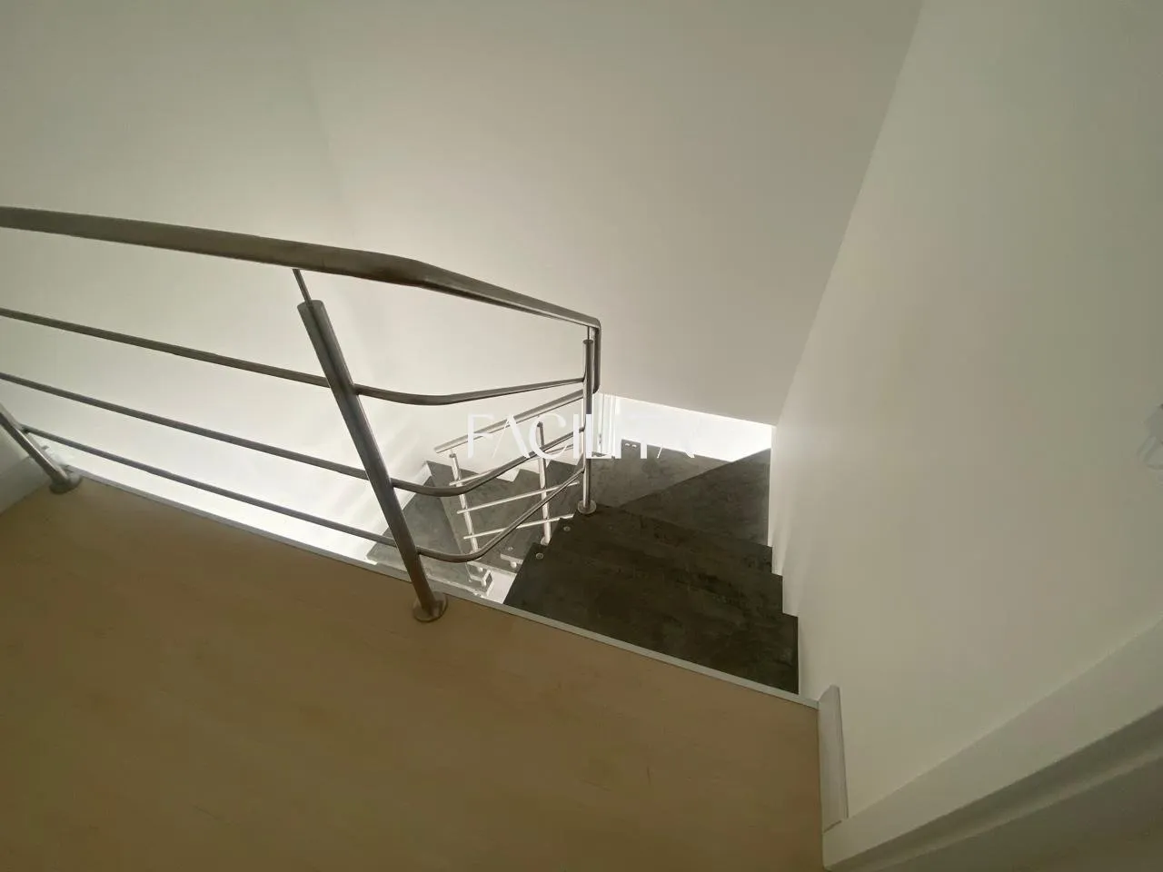 3 en-suite bedroom apartment, 163 m² and balcony — photo 4